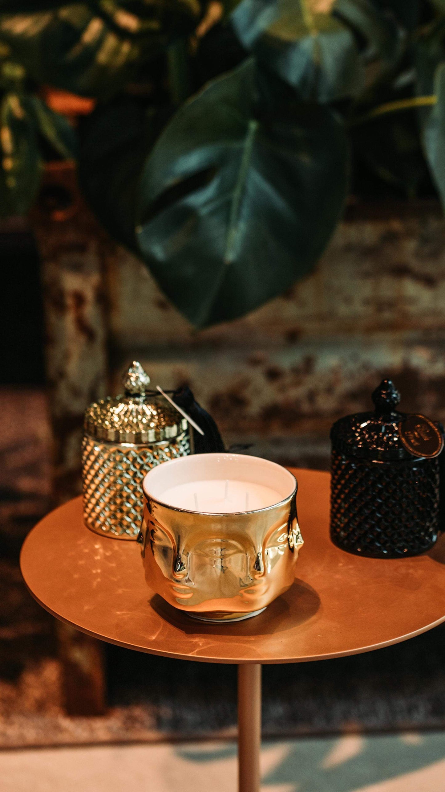 Scented candle in designer pot in 3 colors - Cotton Blossom sent H 3.5" Ø 4.3"