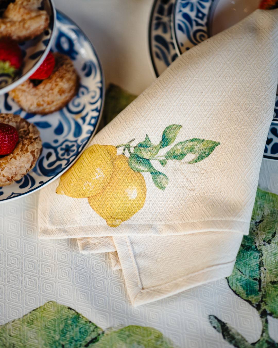 Cloth napkin 17.55" x 17.55" cream with lemon print - 100% Co Made in Italy