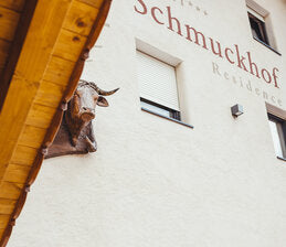 Schmuckhof in Klausen / South Tyrol - rustic Törggelenkeller with plenty of food!