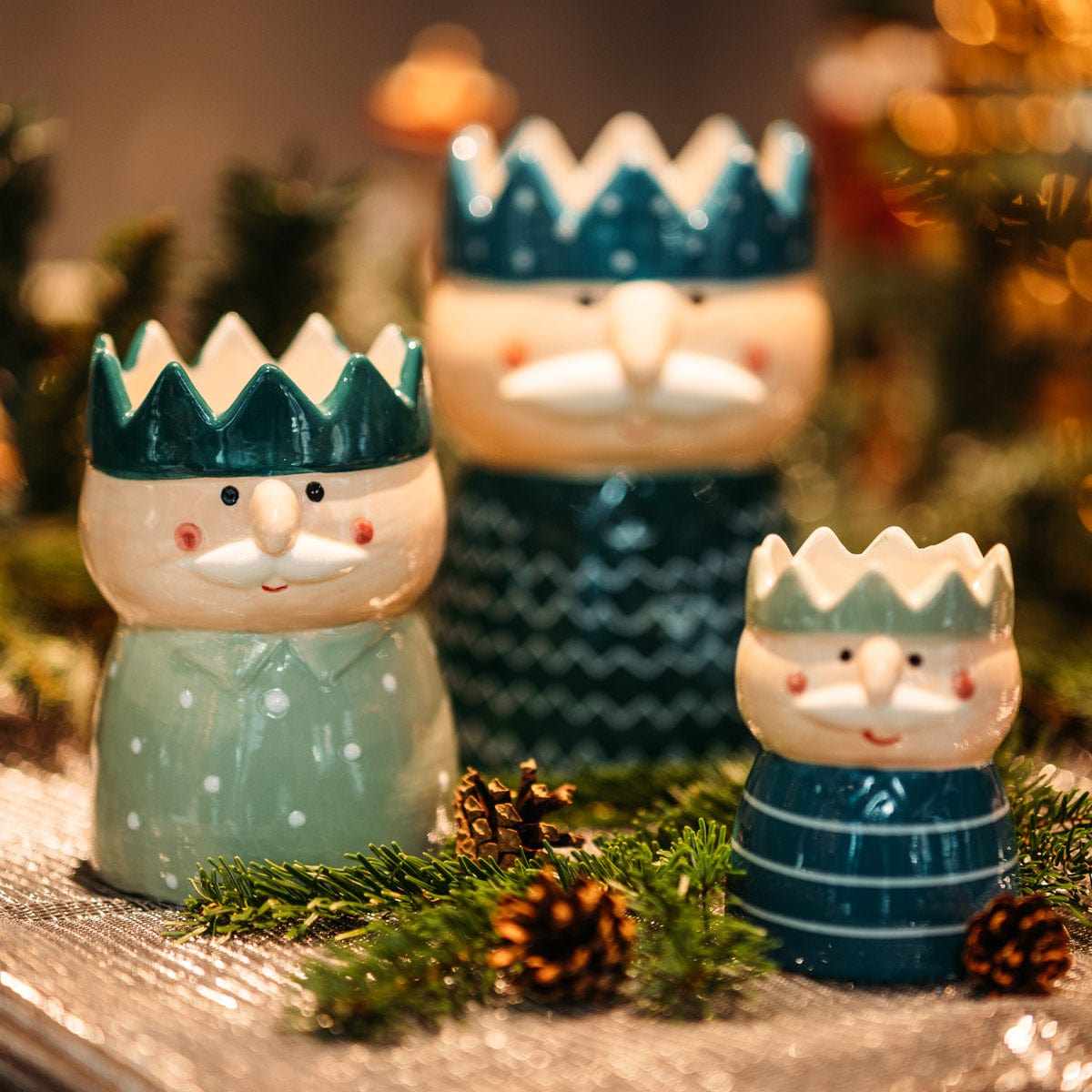 Decorative vase motif grandpa with swater - painted ceramic height 6.24" Ø 4.29"