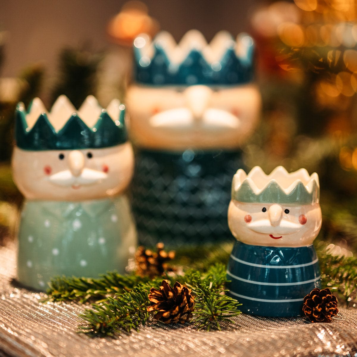 Decorative vase motif Grandpa in winter - painted ceramic height 4.29" Ø 3.14"