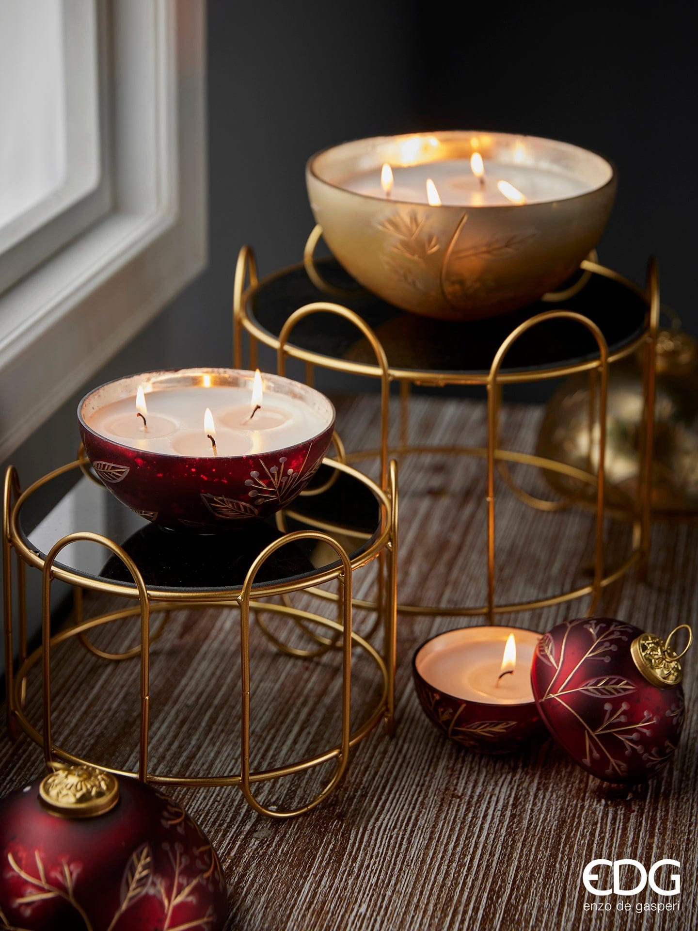 Scented candle in decorative glass ball with golden branches Ø 5.0" - vanilla scent