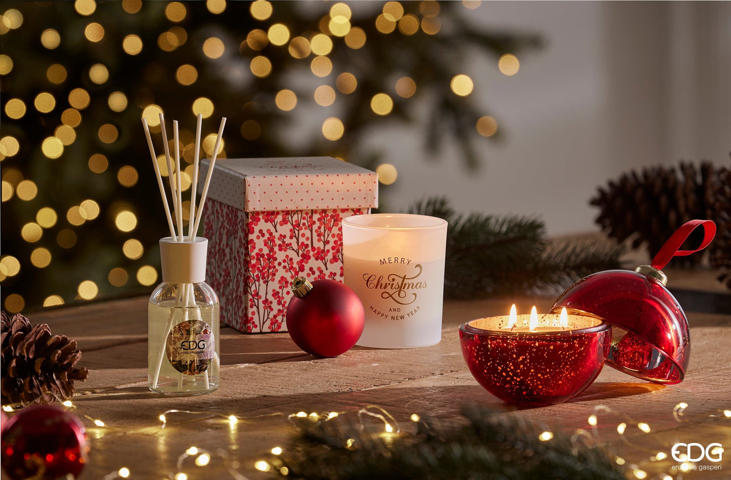 Scented candle in decorative glass ball with red ribbon - Amber scent