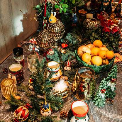 Garland made of artificial fir branches and real pine cones Length 109"