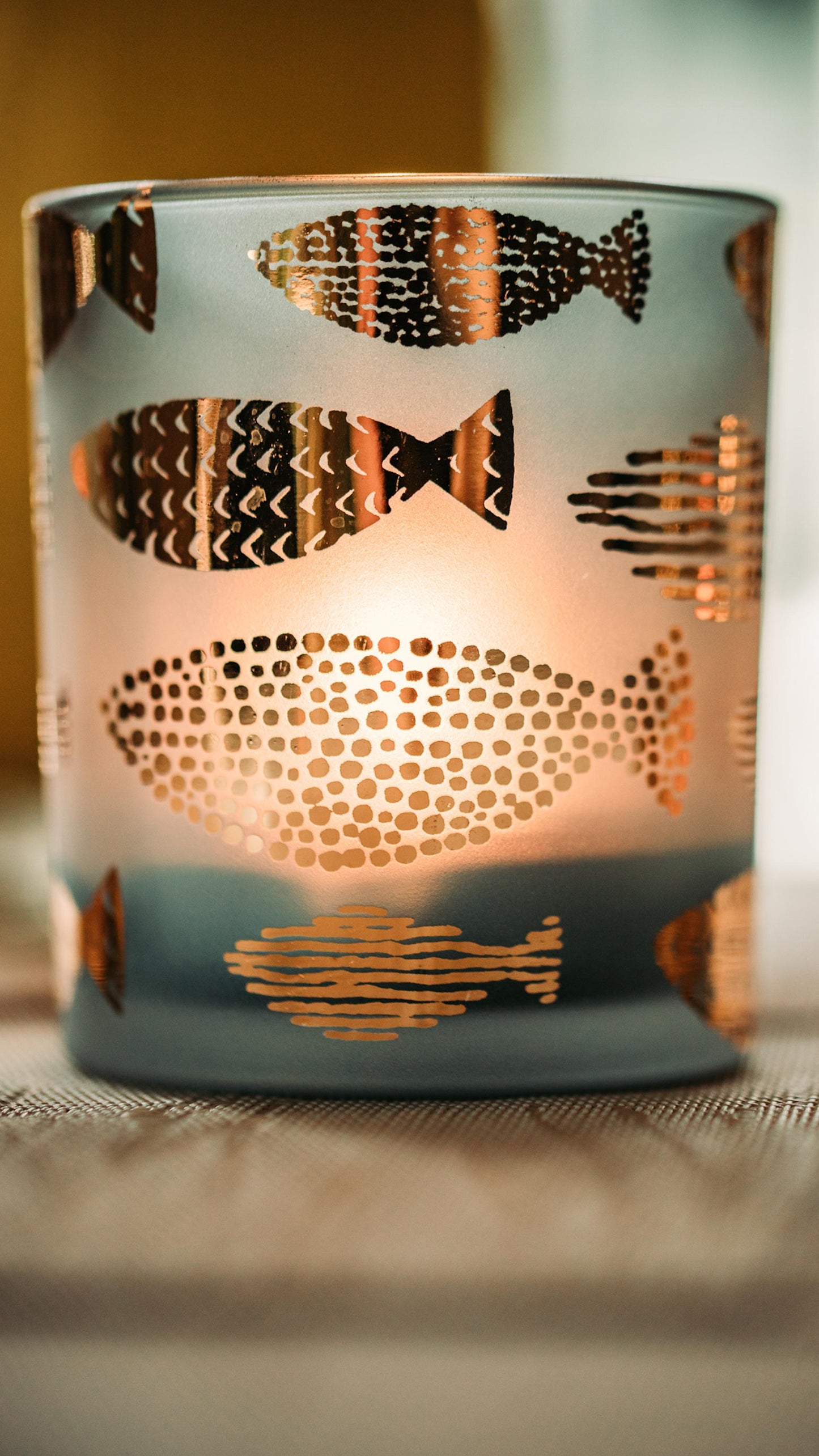 Candle glass for tea lights with fish - blue and gold H 3.9" Ø 3.51"