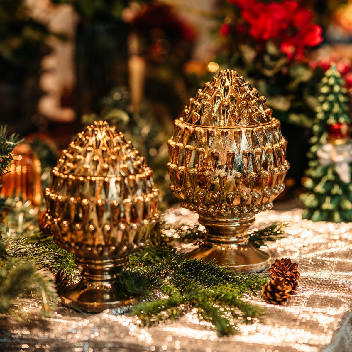 Pine cone with gold lacquer and lid H 9.4" Ø 5.9"