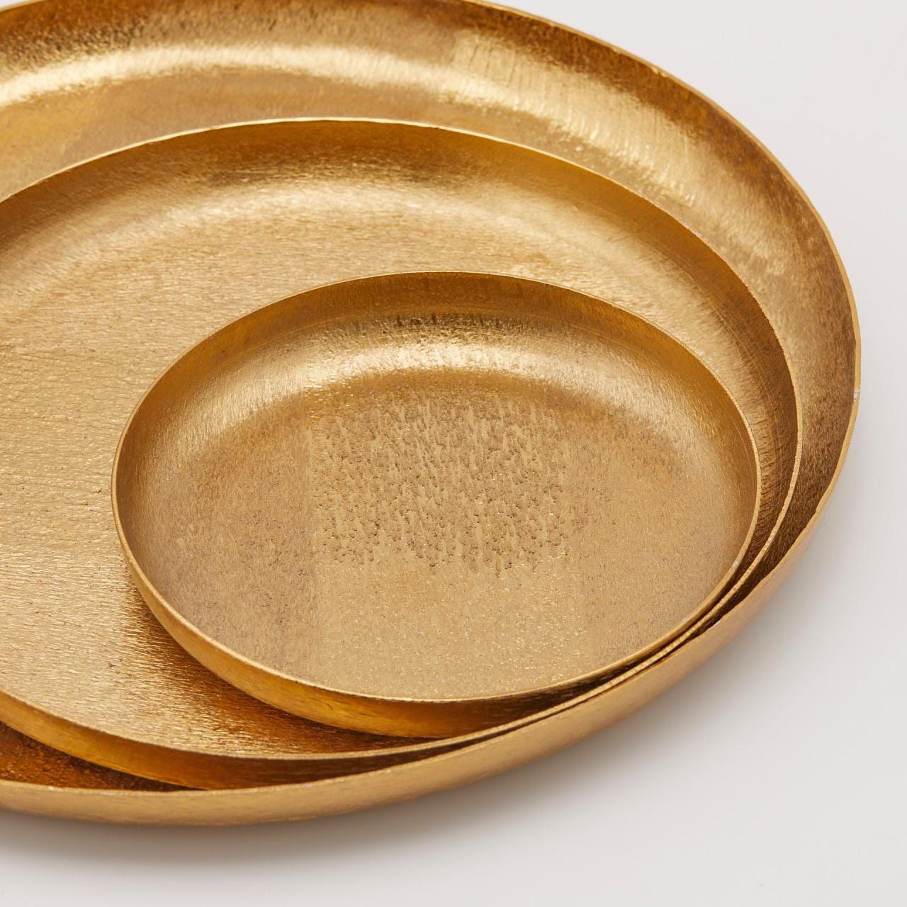 Serving tray metal round Ø 11.7" with gold lacquer