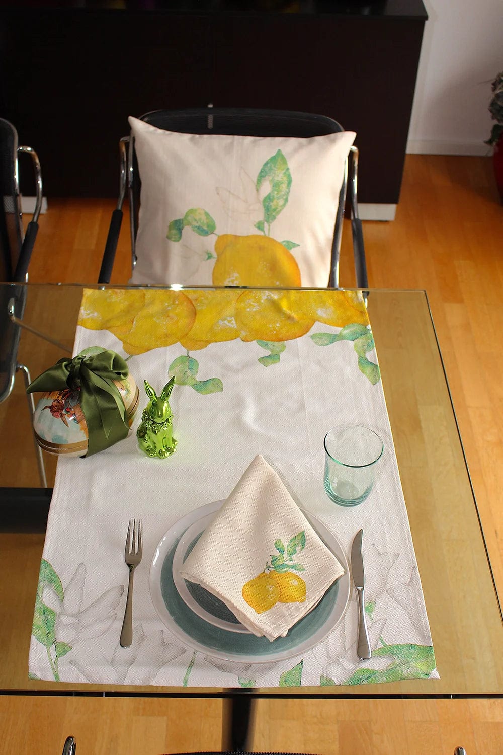 Table runner 19.5"x27.3" cream with lemon print 100% Co Made in Italy