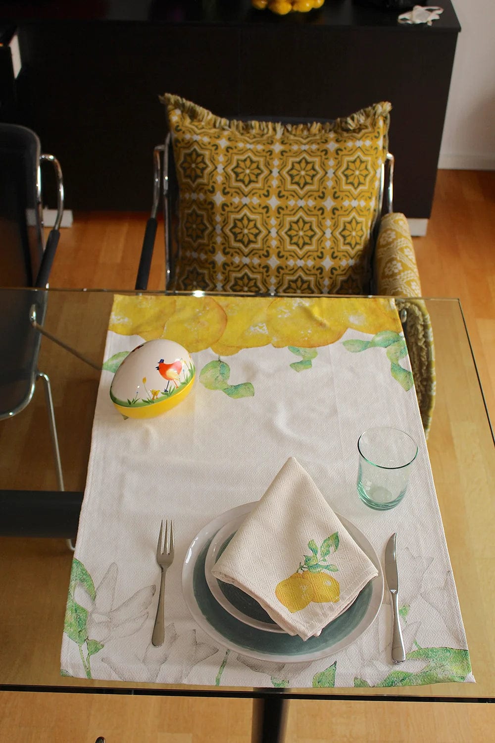 Table runner 19.5"x27.3" cream with lemon print 100% Co Made in Italy