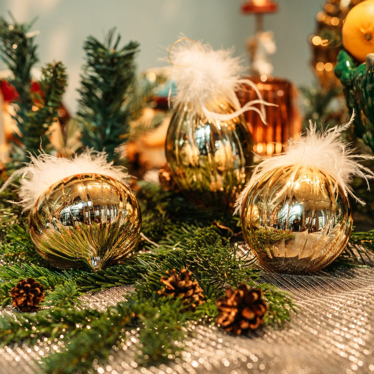 3 Designer balls gold with feathers - festive decorative balls glass Ø 3.9"